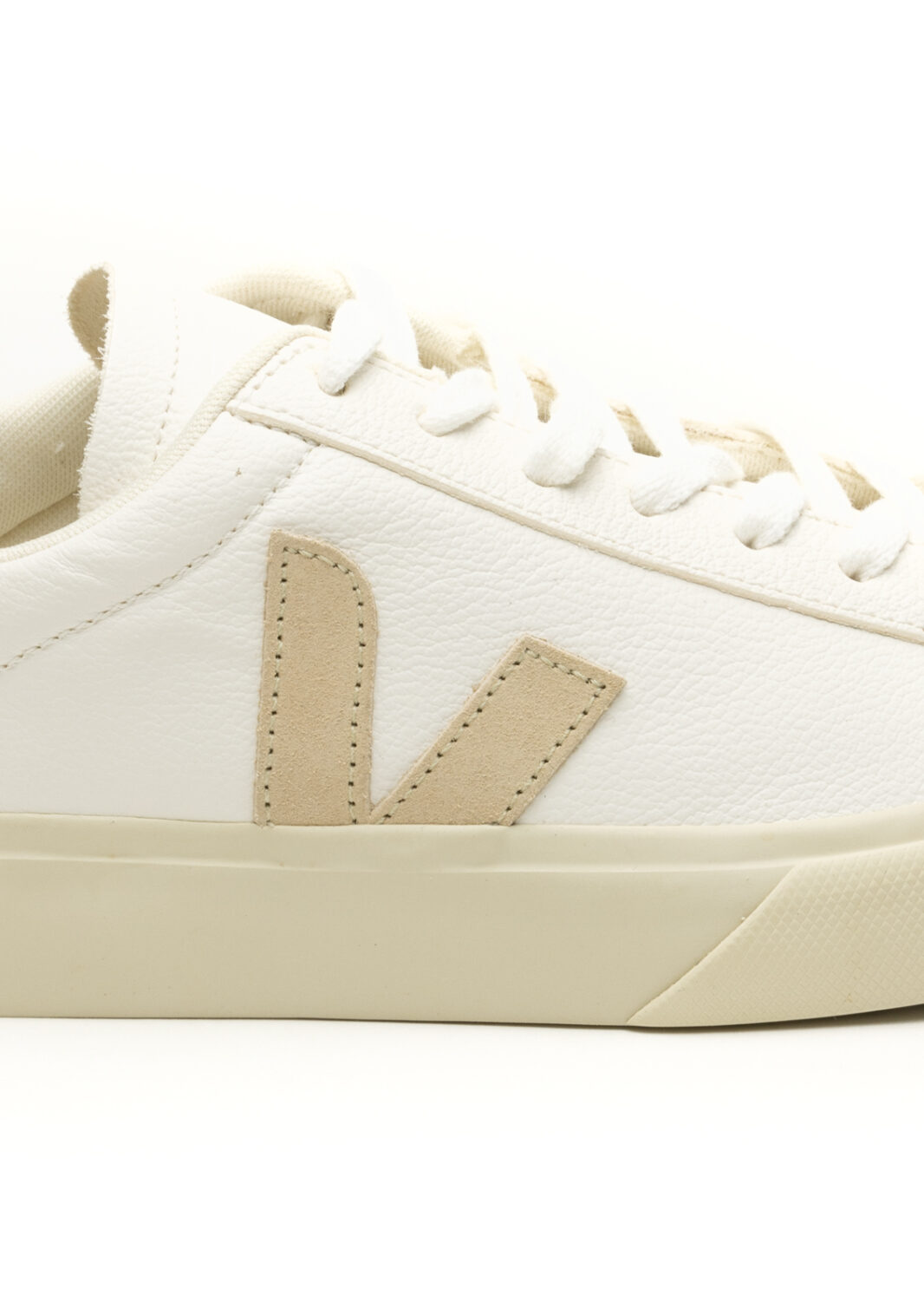 PE25-veja-CPW0502920WHITE20ALMOND_8_P.jpg