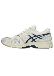 PE26-asics-1203A388104_4_P-1.jpg