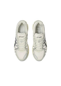 PE26-asics-1203A388104_5_P-1.jpg