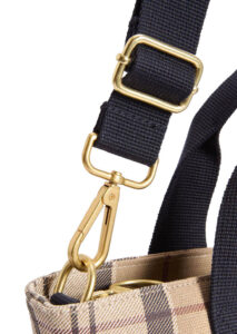 PE26-barbour-LBA046820LBABE71_4_P-1.jpg