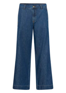 PE26-my20essential20wardrobe-10705062100053.jpg
